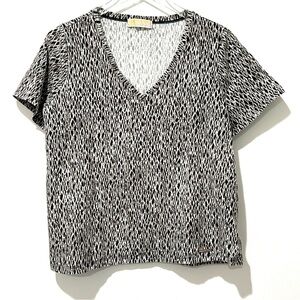 Michael Kors Black White VNeck Tee Shirt Short Sleeve Geometric Print